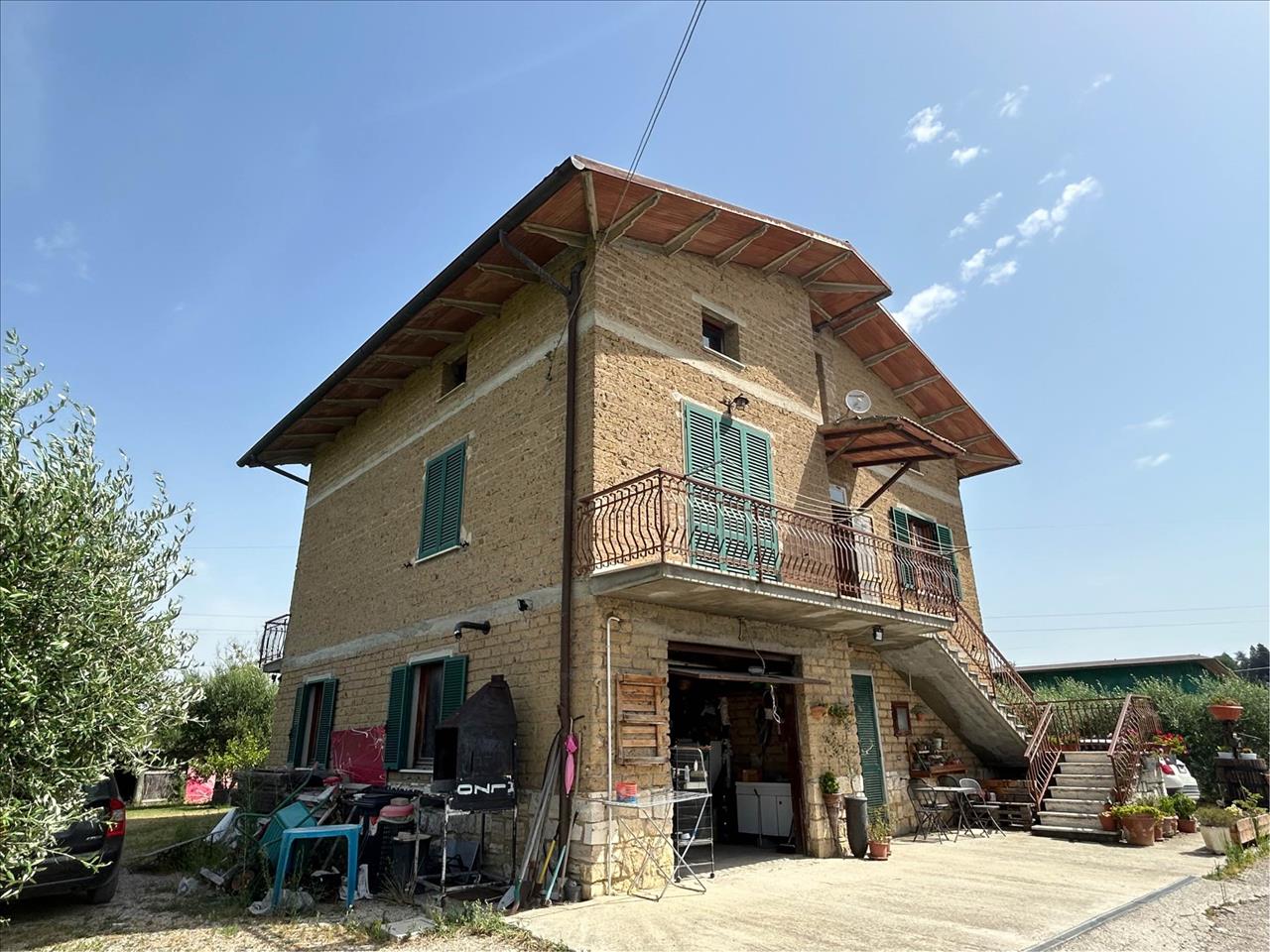 Casa indipendente in vendita a Porto, Castiglione Del Lago (PG)