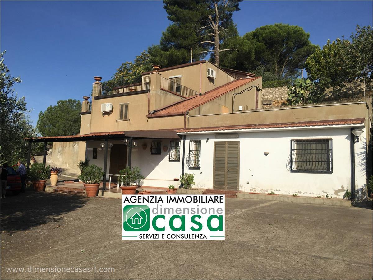 villa in C/da Vassallaggi a San Cataldo